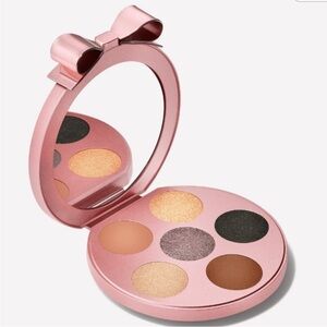 MAC Cosmetics Glamorous Eyeshadow Palette